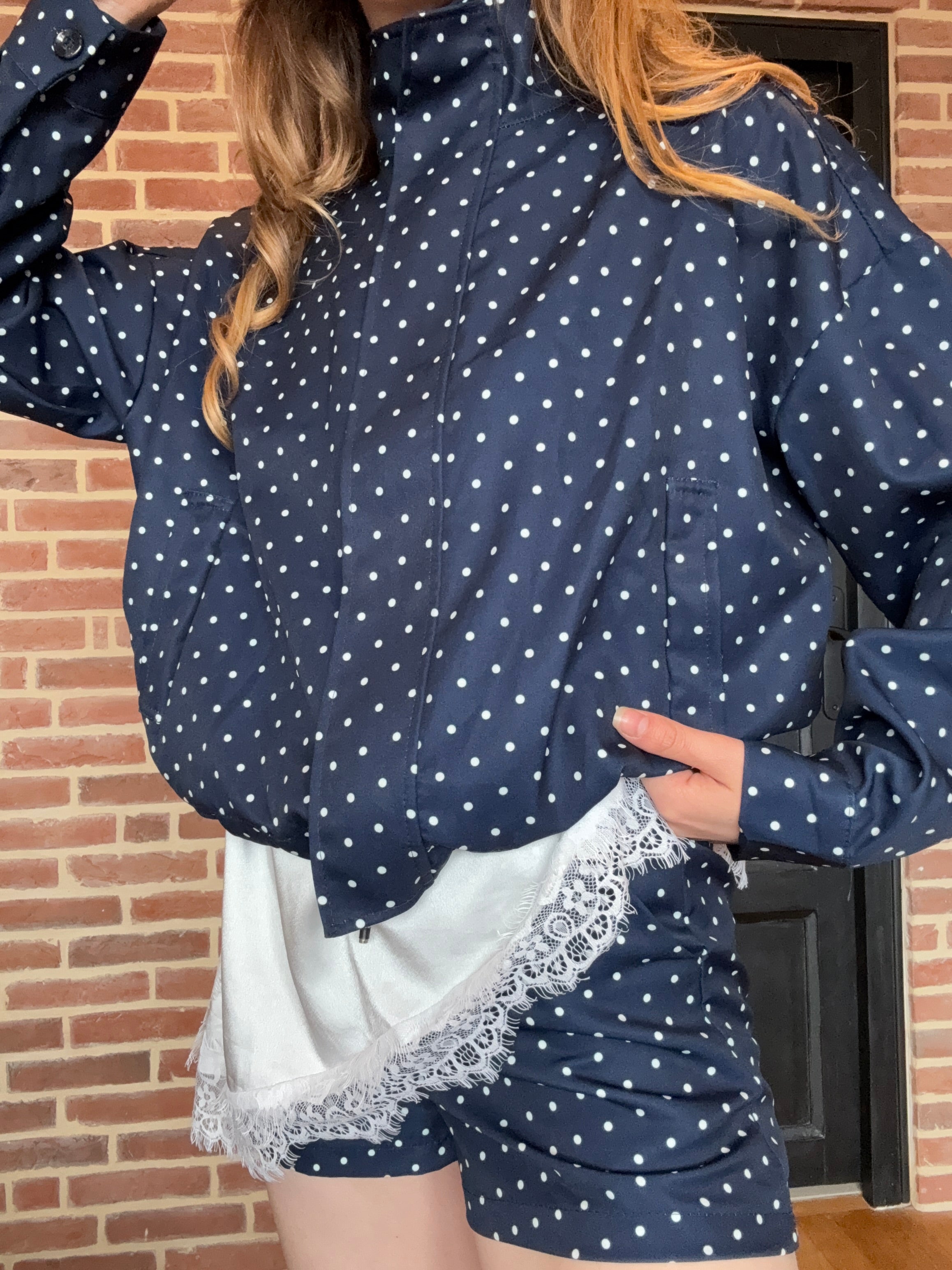 SHORT BLEU MARINE A POIS